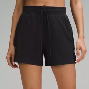 Lululemon licence to train high rise shorts 4”